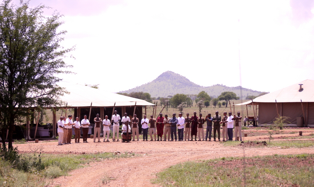 One Nature  Nyaruswiga Camp Serengeti Begrssung 